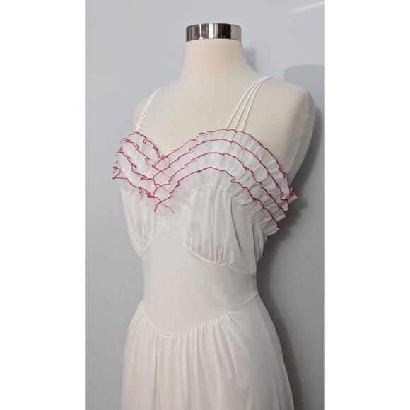 Vanity Fair Mary Poppins 60s Nightgown - Picture 5 of 8